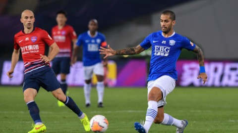 沧州雄狮8号球衣：从中超弃将到保级英雄的逆袭之路