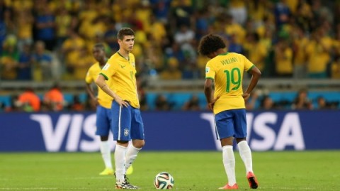 从科林蒂安到欧洲豪门，巴西中场埃利亚斯的足球人生纪实