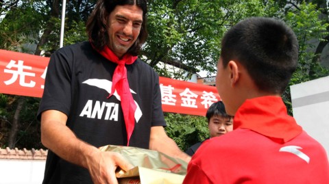 路易斯·斯科拉十五年后再忆姚基金希望小学暖心之旅